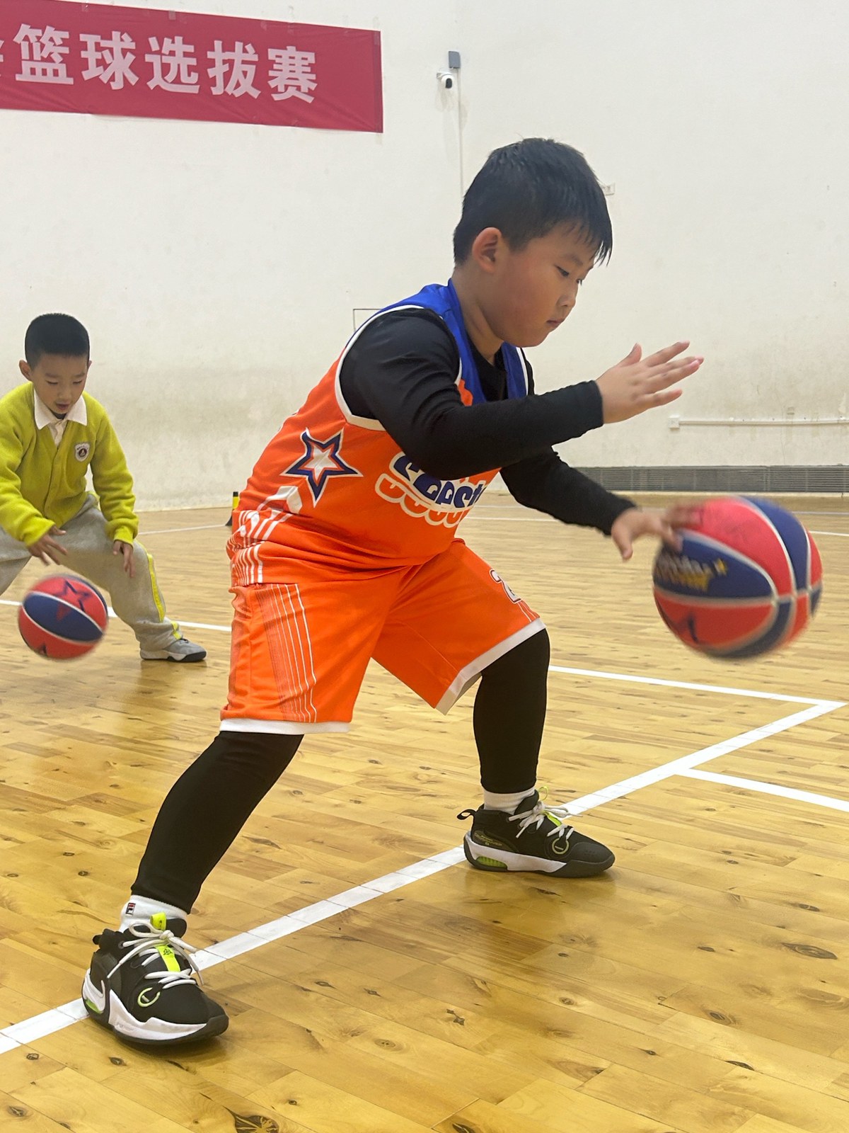 小学生篮球运球基本功训练视频